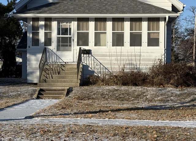 Property at 704 W 5th Ave, Oshkosh, WI 54902, 2 beds, 1 bath