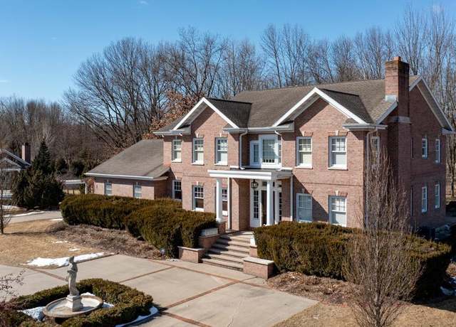 Property at W9258 Lamise Way, Hortonville, WI 54944, 4 beds, 5.5 baths