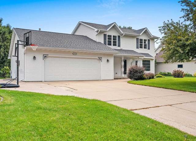 Property at 2907 Baylite Dr, Green Bay, WI 54313, 3 beds, 3.5 baths
