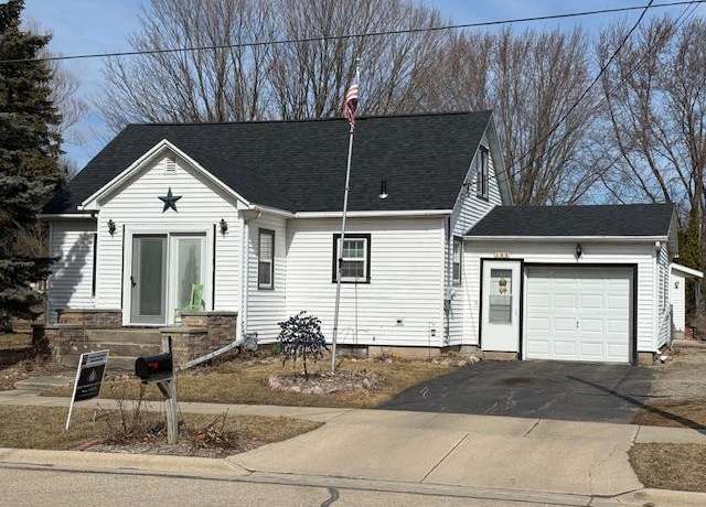 Property at 133 W Pine St, Gillett, WI 54124, 3 beds, 1 bath