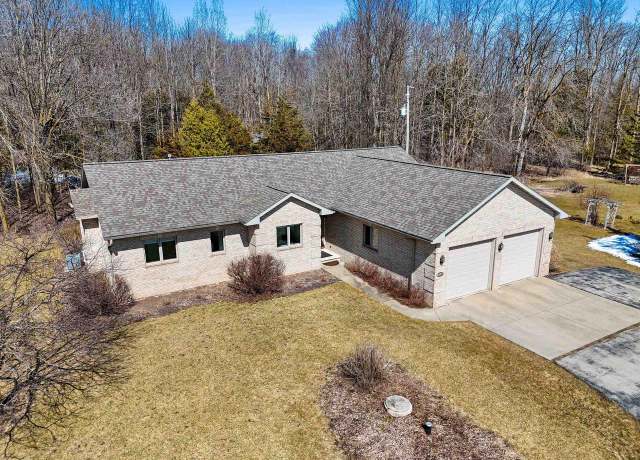 Property at 4977 Finger Rd, Green Bay, WI 54311, 3 beds, 2.5 baths