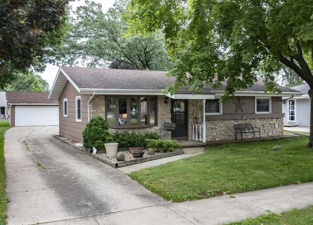 Property at 132 N Eagle St, Oshkosh, WI 54902, 3 beds, 1.5 baths