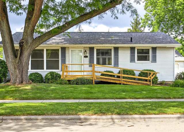 Property at 1500 E Coolidge Ave, Appleton, WI 54915, 3 beds, 1 bath