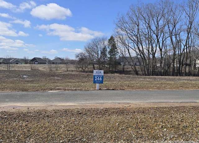 Property at 890 Black Swan Dr, Menasha, WI 54952