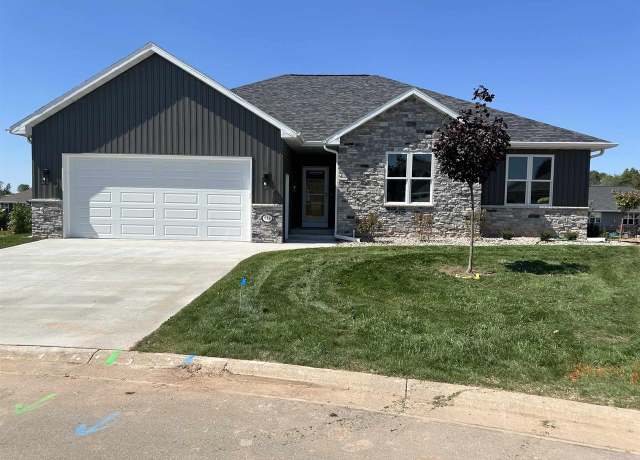 Property at 916 Clover Ct, Menasha, WI 54952, 3 beds, 2 baths