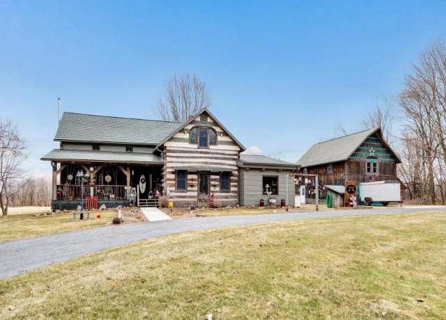 Property at W8417 Broadway Rd, Shawano, WI 54166, 4 beds, 2.5 baths