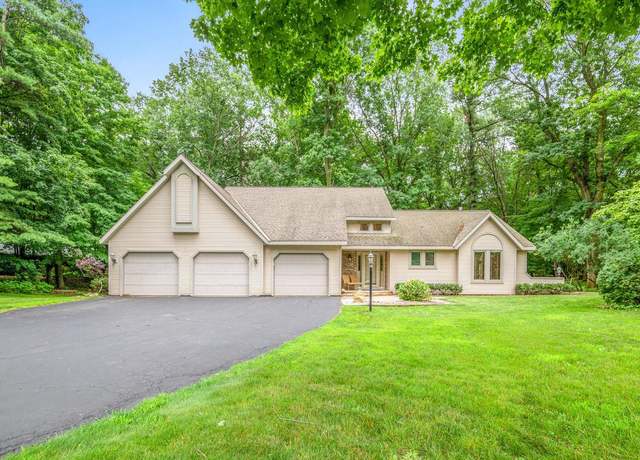 Property at 3081 Big Timber Cir, Suamico, WI 54313, 3 beds, 2 baths