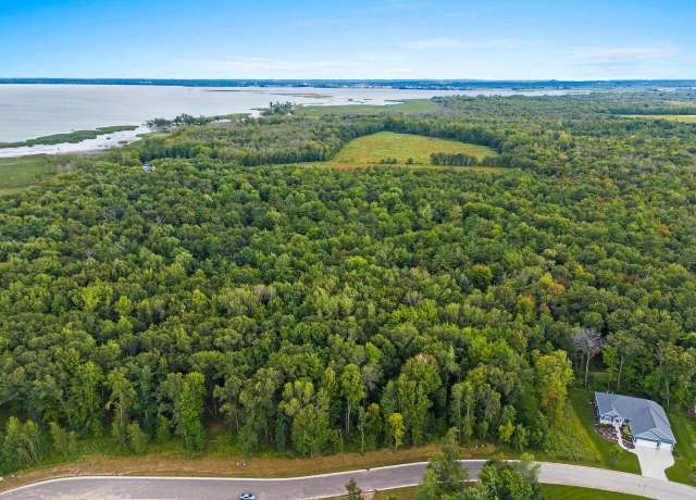 Property at 1011 S Wyndrush Dr, Suamico, WI 54173