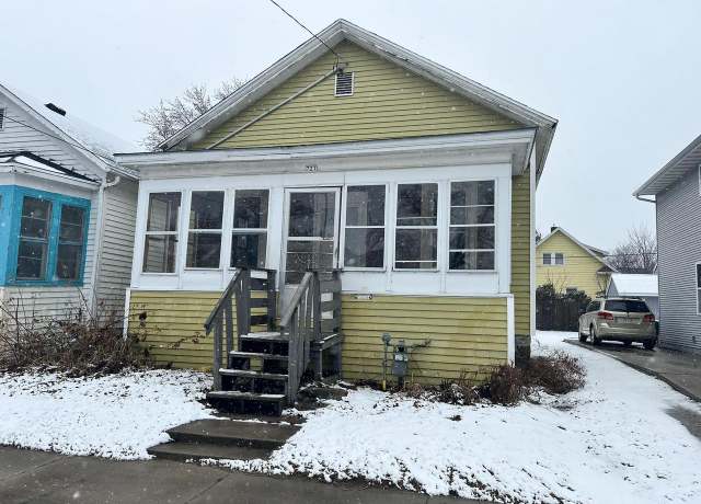 Property at 727 Central St, Oshkosh, WI 54901, 2 beds, 1 bath