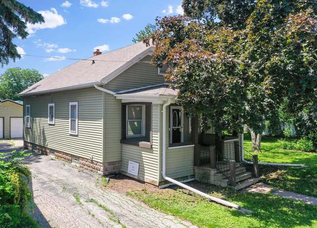 Property at 829 6th St, Menasha, WI 54952, 3 beds, 1 bath