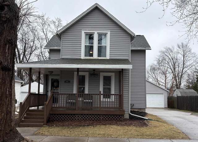 Property at 1027 W 5th St, Appleton, WI 54914, 3 beds, 1.5 baths