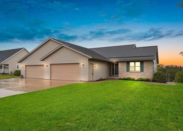 Property at 280 Highland St, Wrightstown, WI 54180, 3 beds, 2.5 baths