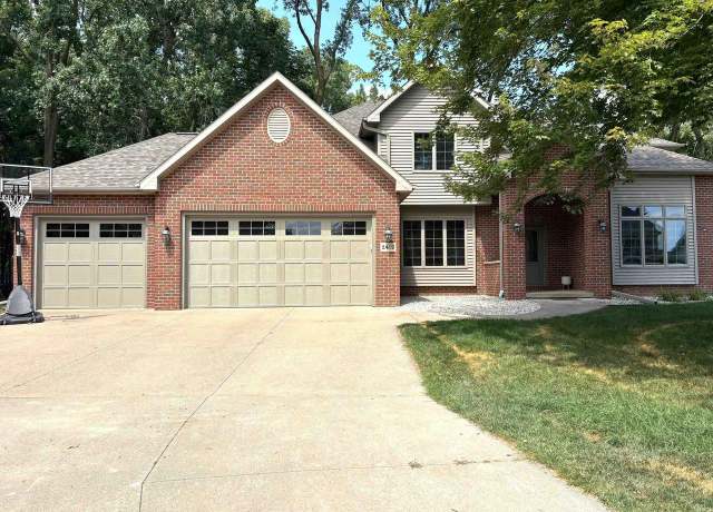 Property at 2419 Maple Grove Dr, Neenah, WI 54956, 4 beds, 3 baths