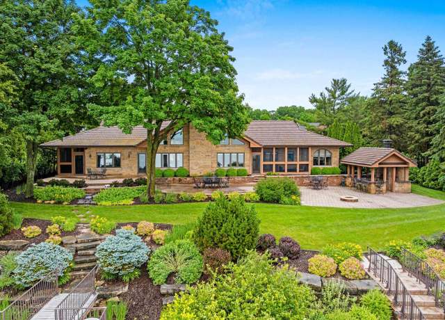 Property at 7117 Clark Point Rd, Winneconne, WI 54986, 5 beds, 5 baths