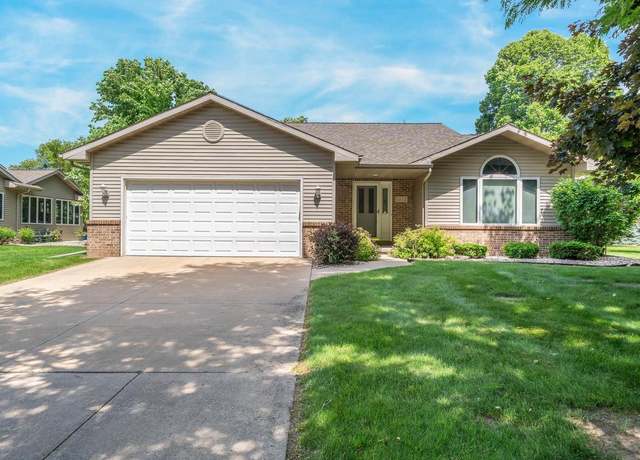Property at 1032 S East St, Appleton, WI 54915, 2 beds, 2 baths