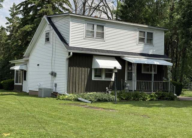 Property at 1282 Sheboygan St, Oshkosh, WI 54904, 3 beds, 1 bath