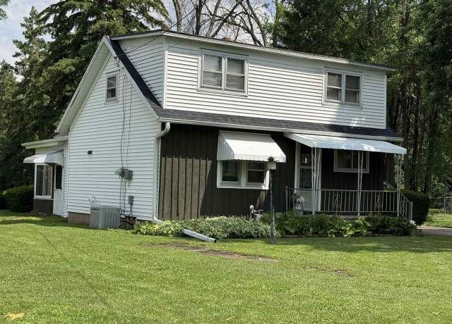 Property at 1282 Sheboygan St, Oshkosh, WI 54904, 3 beds, 1 bath