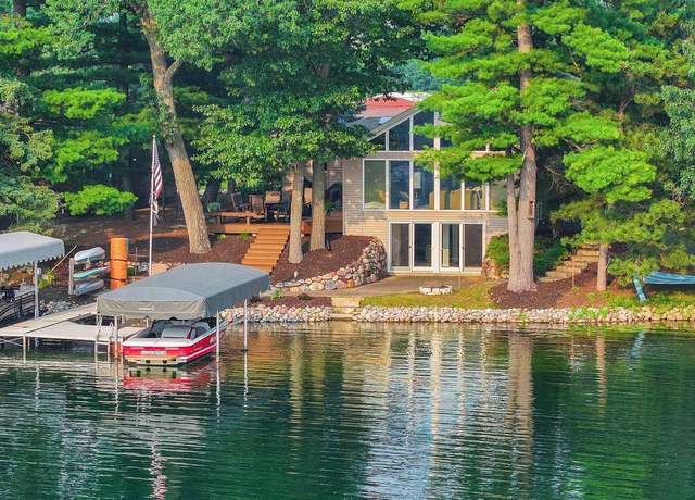 Property at N2475 E Miner Dr, Waupaca, WI 54981, 4 beds, 3.5 baths