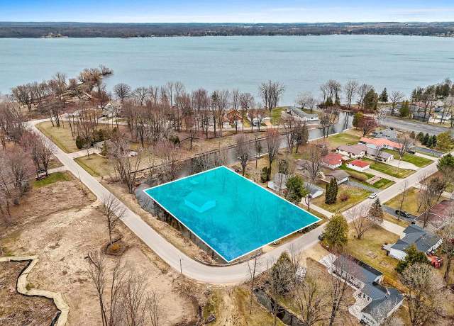 Property at W4696 Swan Acre Dr, Shawano, WI 54166