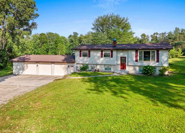 Property at 4028 Oakdale Dr, Suamico, WI 54313, 3 beds, 1 bath