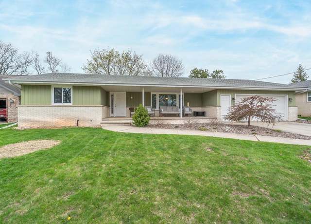 Property at 1020 Riverside Dr, Kaukauna, WI 54130, 3 beds, 2 baths