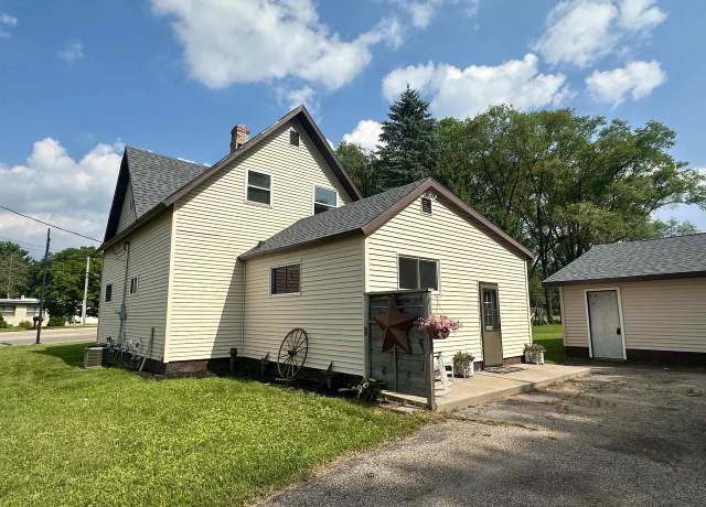 Property at 1404 Churchill St, Waupaca, WI 54981, 4 beds, 2 baths