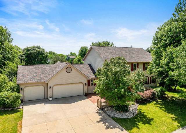 Property at 629 E Apple Creek Rd, Appleton, WI 54913, 4 beds, 3.5 baths