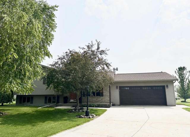Property at 24 Pennycress Ct, Fond Du Lac, WI 54935, 4 beds, 2 baths