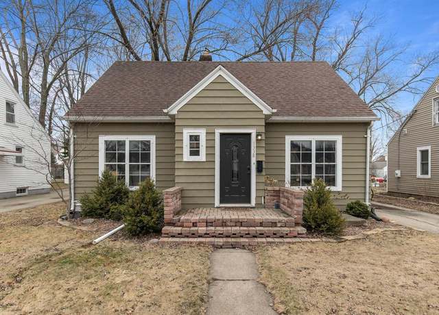 Property at 1338 W Spring St, Appleton, WI 54914, 3 beds, 2 baths