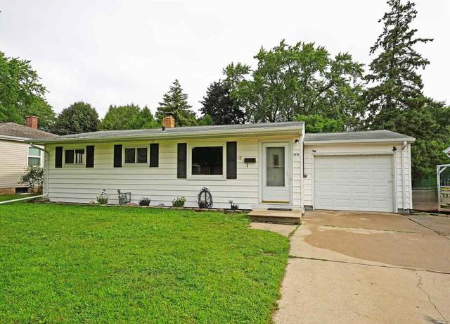 Property at 1638 Langlade Ave, Green Bay, WI 54304, 3 beds, 1 bath