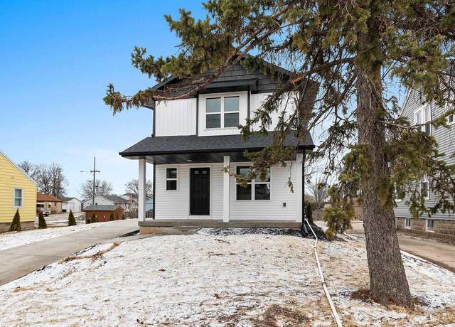 Property at 1214 N Sawyer St, Oshkosh, WI 54902, 3 beds, 1.5 baths
