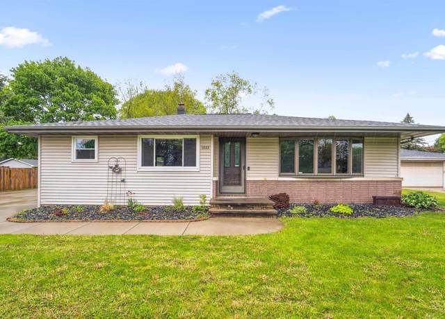 Property at 1523 N Lynndale Dr, Appleton, WI 54914, 3 beds, 1.5 baths