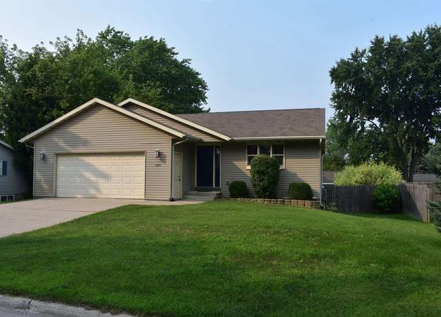 Property at 1694 Burns Ave, Green Bay, WI 54303, 2 beds, 2 baths