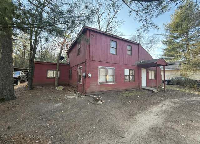 Property at 413 W Washington Ave, Redgranite, WI 54937, 3 beds, 2.5 baths