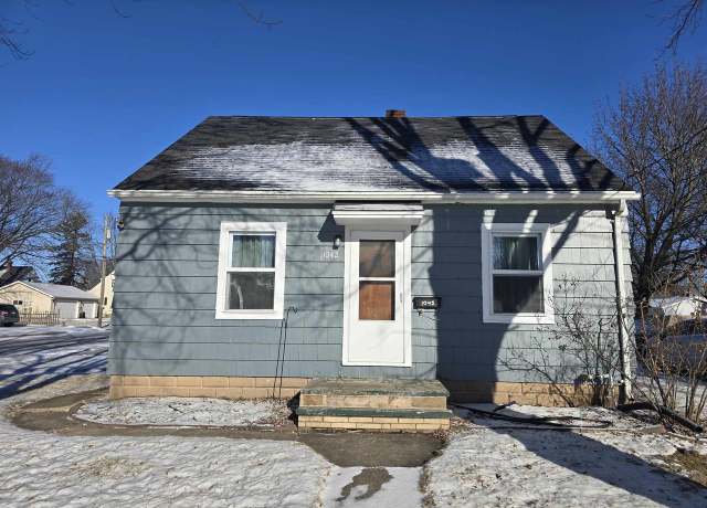 Property at 1042 W Kamps Ave, Appleton, WI 54914, 3 beds, 1 bath