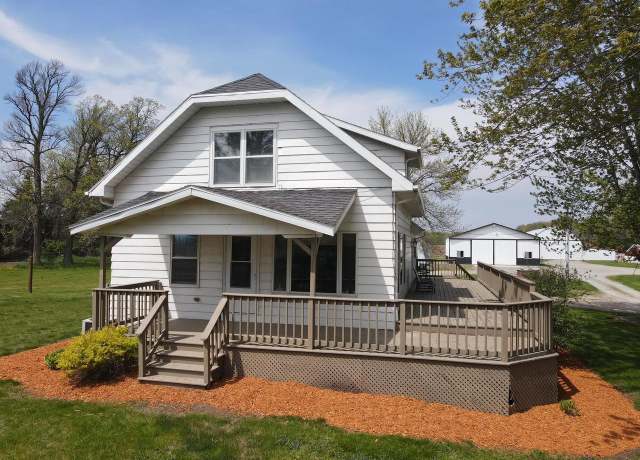 Property at 4408 Sampson Rd, Little Suamico, WI 54141, 4 beds, 1.5 baths