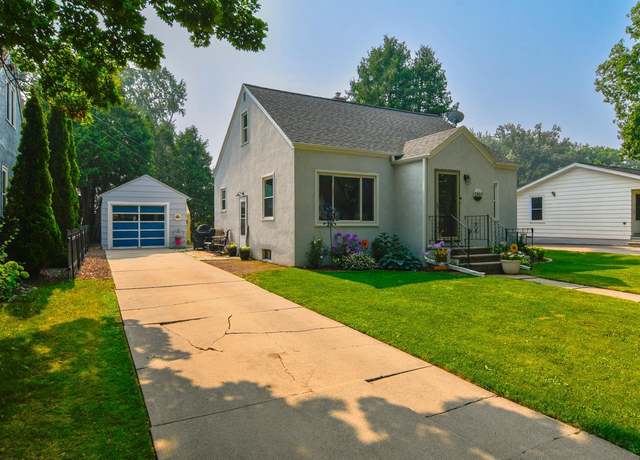 Property at 1207 14th Ave, Green Bay, WI 54304, 3 beds, 2 baths