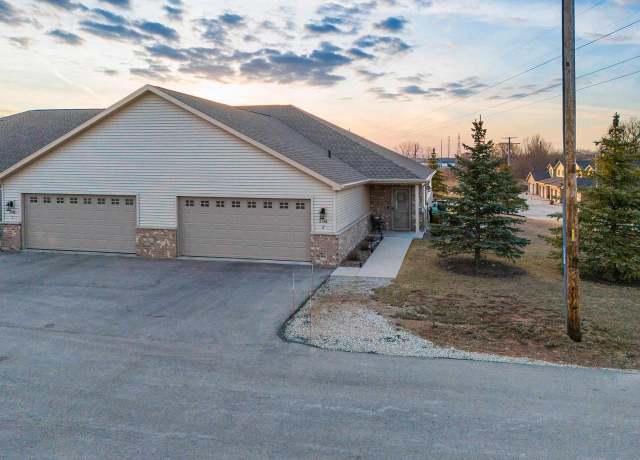 Property at 2146 Royal Crest Cir #2, Green Bay, WI 54311, 2 beds, 2 baths