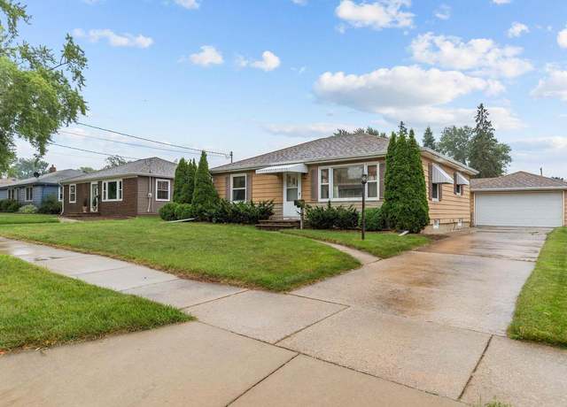 Property at 309 E 17th St, Kaukauna, WI 54130, 3 beds, 1.5 baths