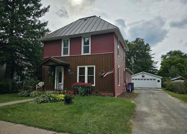 Property at 113 N State St, Waupaca, WI 54981, 4 beds, 1.5 baths