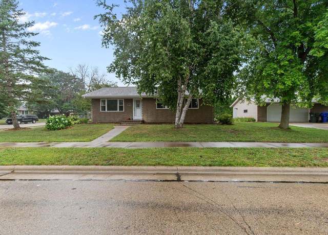 Property at 1609 Thelen Ave, Kaukauna, WI 54130, 3 beds, 2 baths