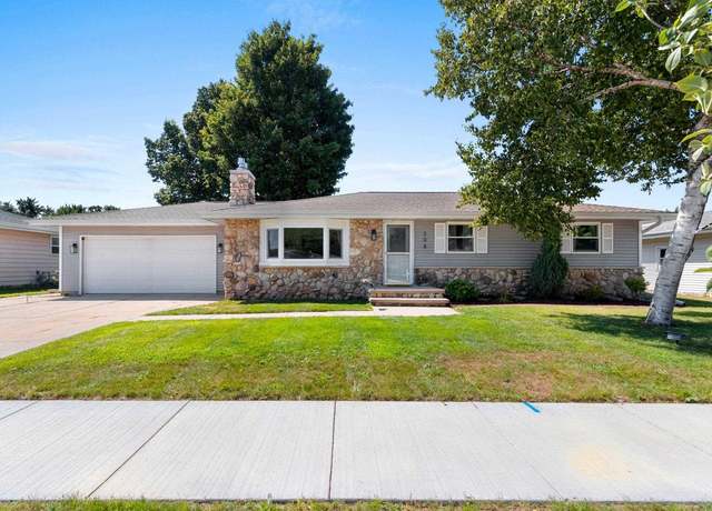 Property at 308 Welhouse Dr, Kimberly, WI 54136, 3 beds, 2.5 baths