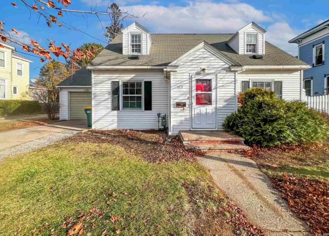 Property at 112 N Raymond St, Marinette, WI 54143, 3 beds, 2 baths
