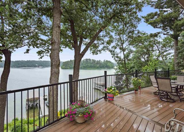 Property at N2980 Highland Ln, Waupaca, WI 54981, 4 beds, 3 baths
