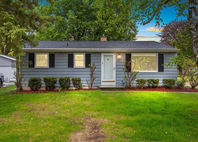 Property at 823 Sunny Ln, Green Bay, WI 54304, 3 beds, 1.5 baths