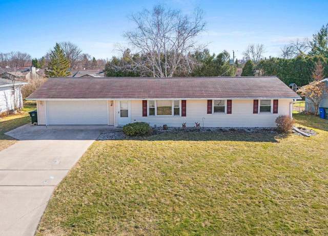 Property at 1371 View Ln, Green Bay, WI 54313, 3 beds, 1.5 baths