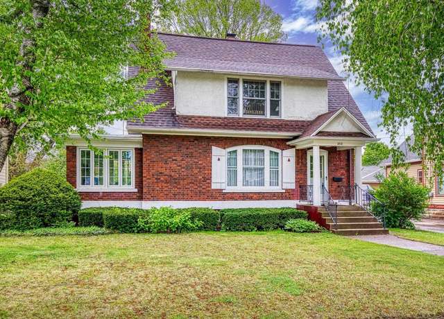 Property at 210 W Pine St, New London, WI 54961, 3 beds, 2 baths