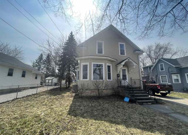 Property at 1264 Chicago St, Green Bay, WI 54301, 5 beds, 2 baths