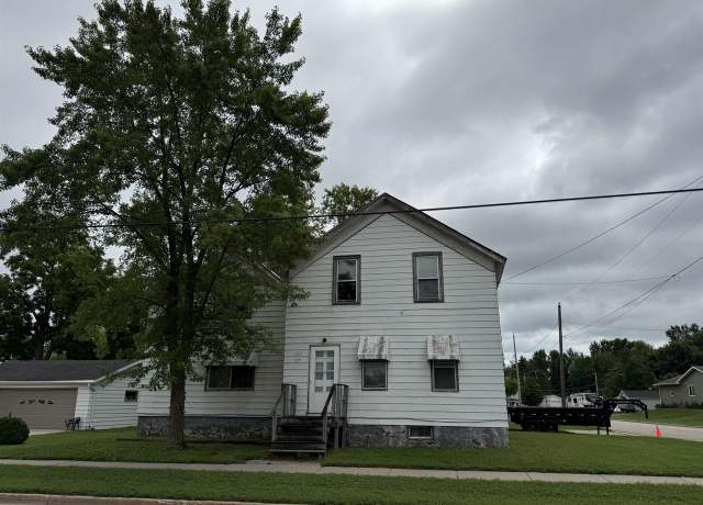 Property at 317 Smith Ave, Oconto, WI 54153, 3 beds