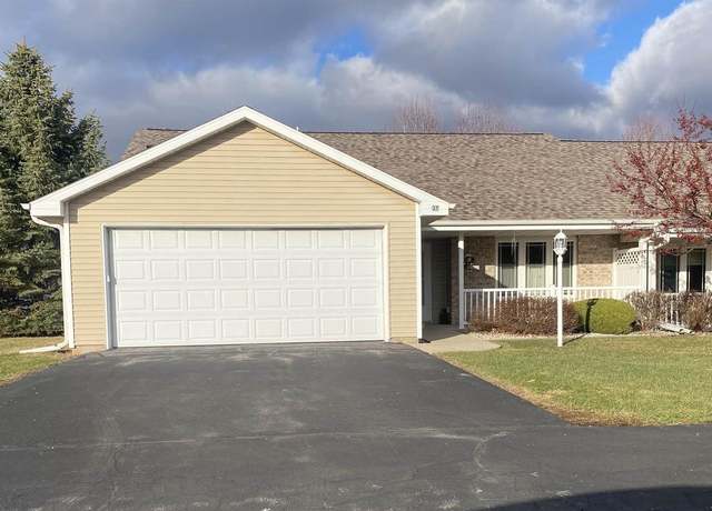 Property at 37 Kings Crest Ln, Fond Du Lac, WI 54935, 2 beds, 2 baths